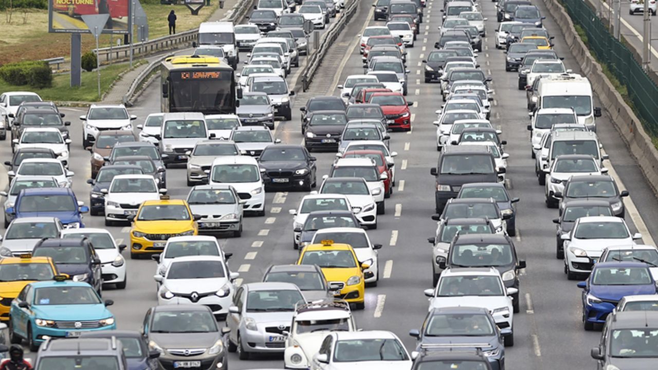 İstanbullu geçen yıl trafikte 105 saat kaybetti: Megakentte en çok kaza ne zaman oluyor? İstanbullu geçen yıl trafikte 105 saat kaybetti: Megakentte en çok kaza ne zaman oluyor?