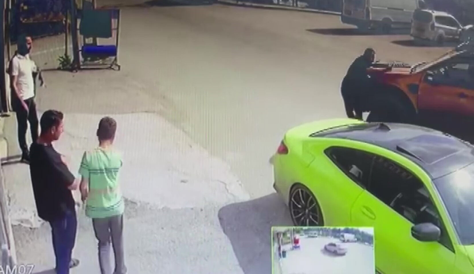 Şaka yapacaktı, arkadaşını canından ediyordu! Saniyeler içinde dehşeti yaşadı - 2. Resim