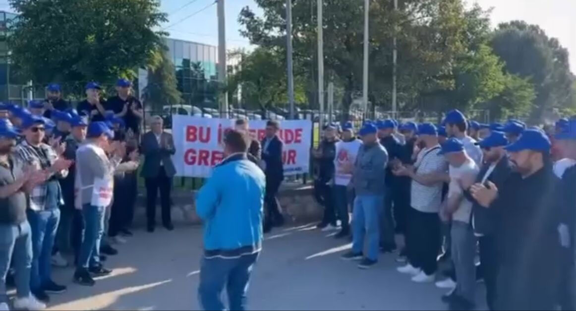 Ünlü şirkette zam krizi! Çalışanlar greve çıktı, fabrikada üretim durdu - 1. Resim