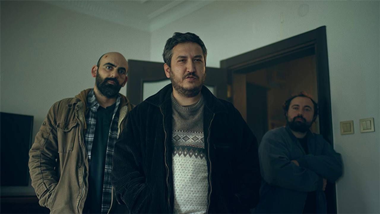 Gibi'deki Yılmaz’ın kazağı cep yakıyor! Benzerini ikinci el platformda satışa çıkardılar, fiyatı şoke etti Gibi'deki Yılmaz’ın kazağı cep yakıyor! Benzerini ikinci el platformda satışa çıkardılar, fiyatı şoke etti