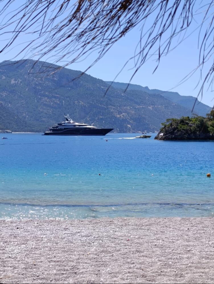 Bir haftalık kirası 1 milyon 150 bin euro! Masaj odası bile var... Fethiye'ye demir attı - 1. Resim