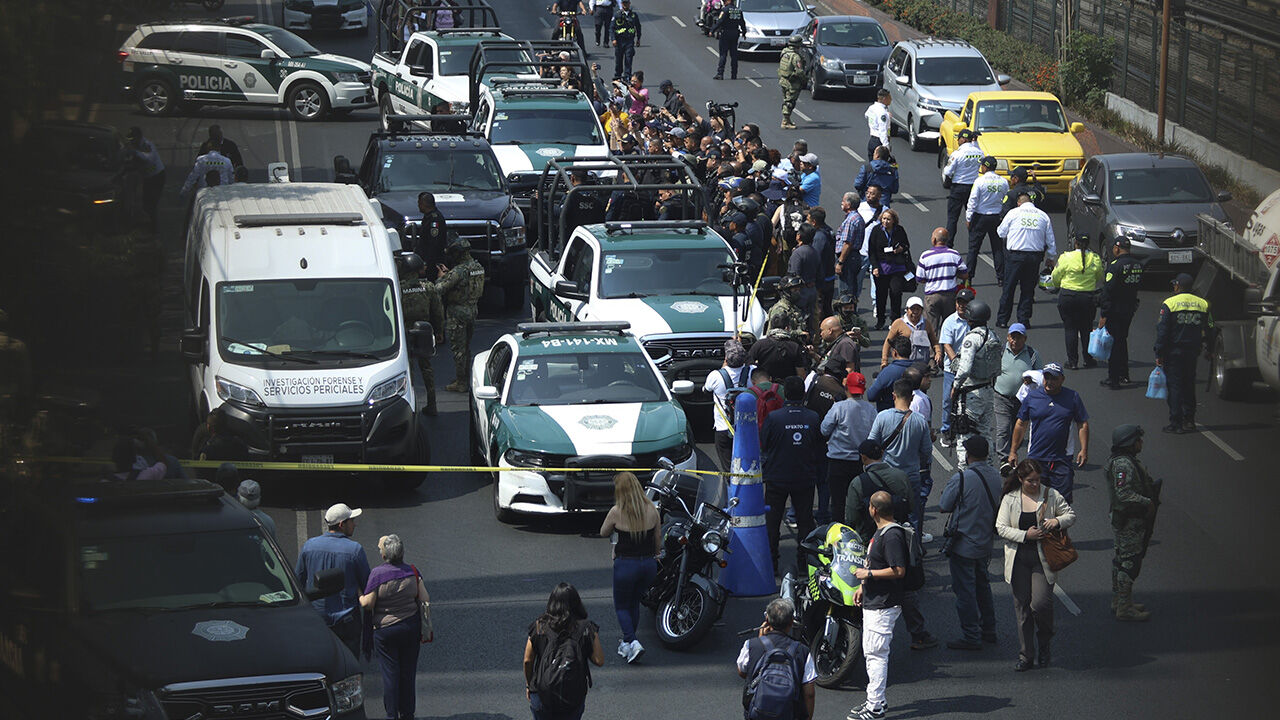 Bir ülkeyi sarsan suikast! Belediye başkanının sekreteri ve danışmanı öldürüldü - 2. Resim