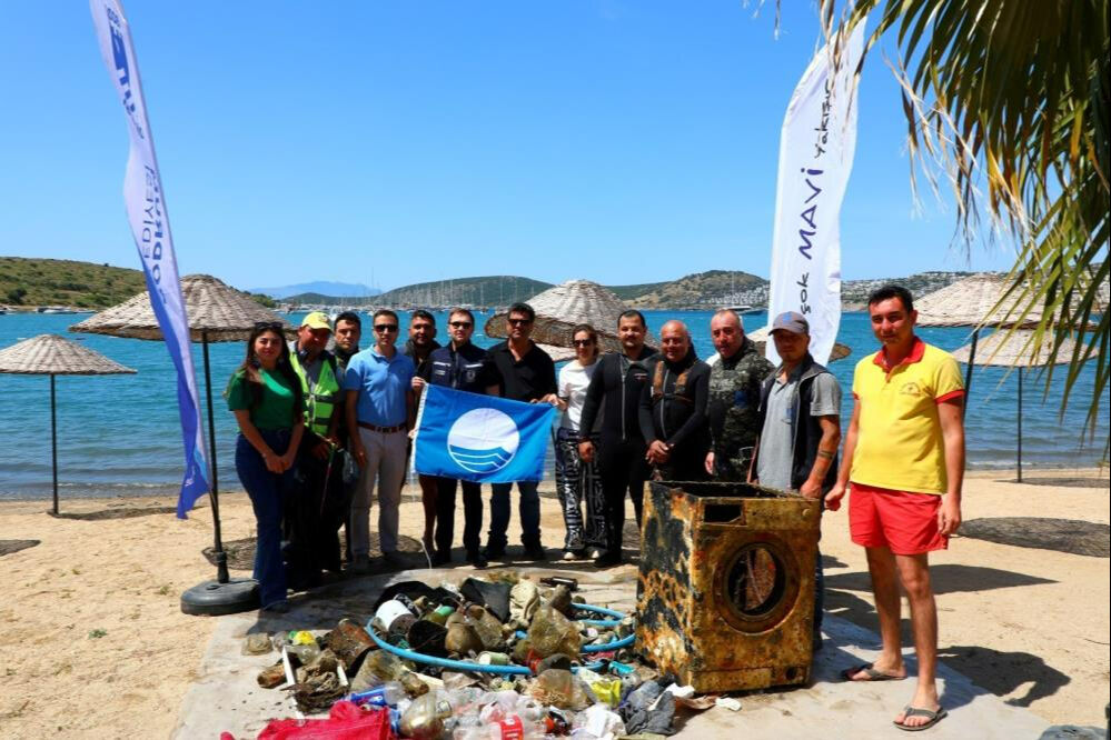 Bodrum'da deniz dibi temizliği! Masmavi sudan çamaşır makinesi çıktı - 3. Resim