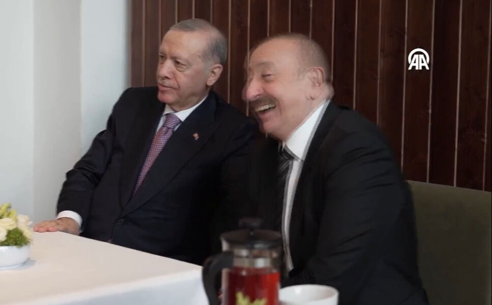 Budapeşte’de samimi anlar: Erdoğan ve Aliyev gündeme damga vurdu! - 1. Resim