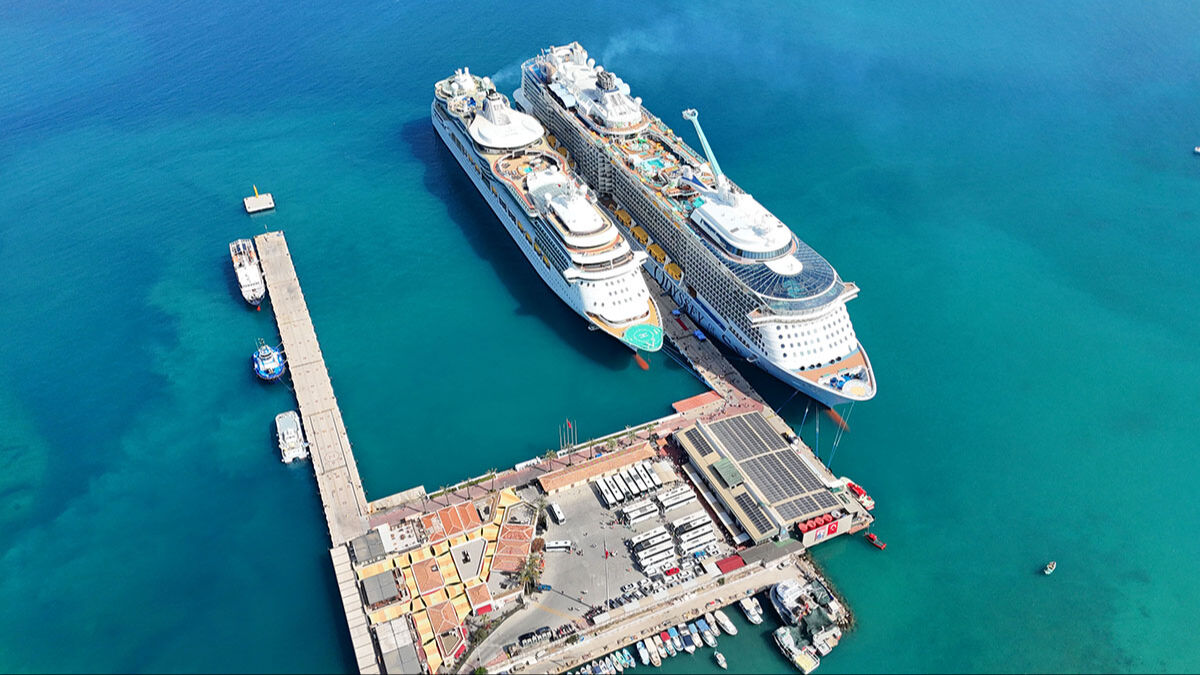 Dev Bahama kruvaziyerleri denizden 9 bin 500 kişi getirdi, esnaf bayram etti Dev kruvaziyerler bir anda denizden 9 bin 500 kişi getirdi, esnaf bayram etti - 1. Resim