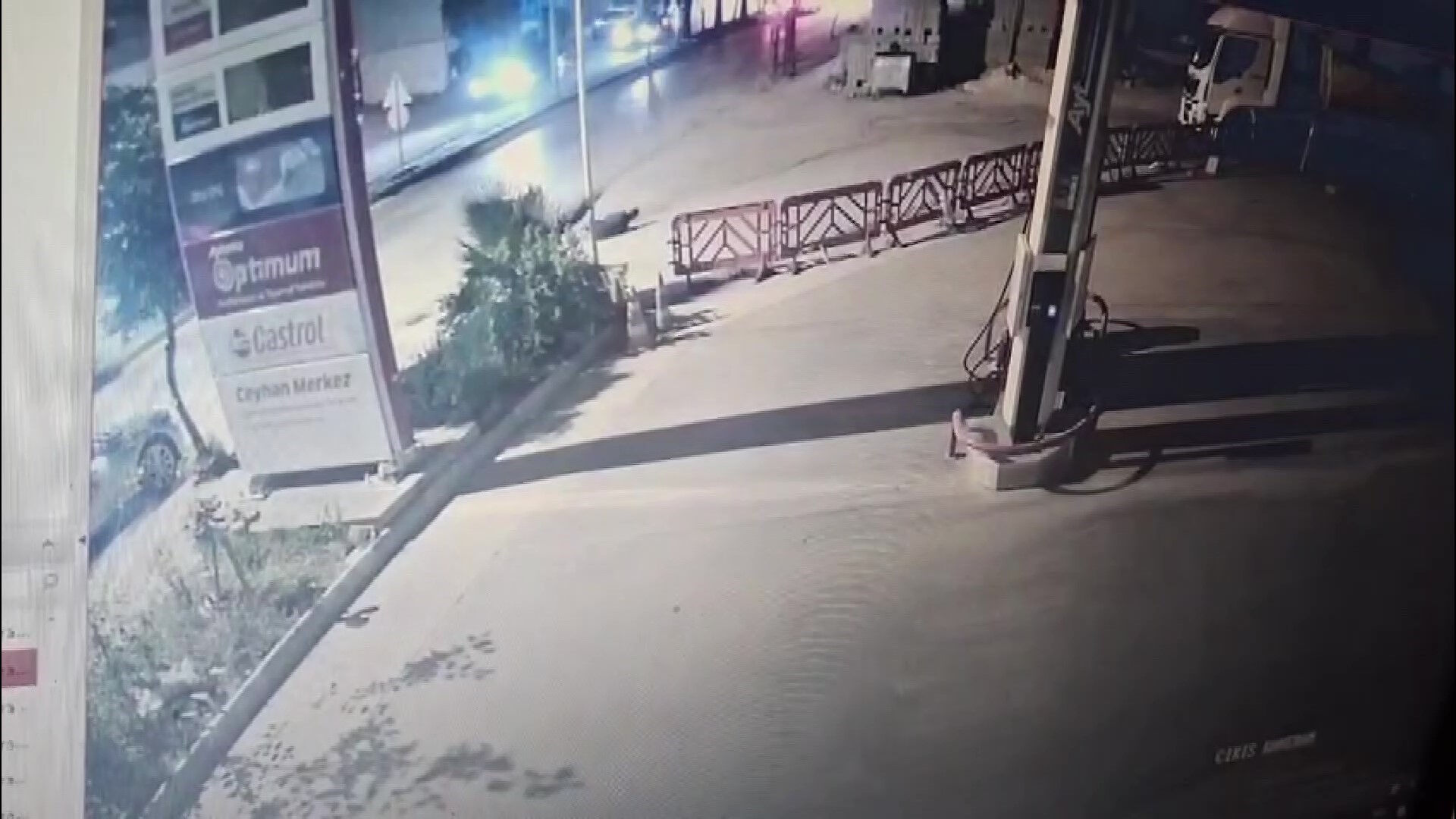 Eski kocasını g&ouml;rd&uuml; tabancaya sarıldı! Sokak ortasında kurşunladı - 2. Resim