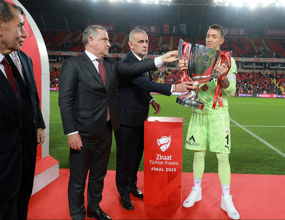Galatasaray'a şampiyonluk kupasını kim verecek? TFF'den açıklama geldi - 2. Resim