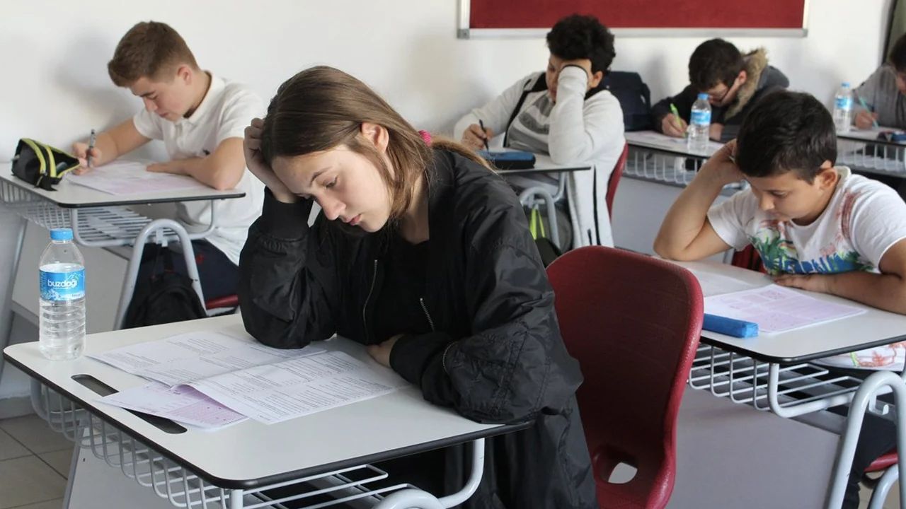 İngiltere'de çarpıcı sosyal medya araştırması: Gençlerin yüzde 70'i daha kötü hissediyor! İngiltere'de çarpıcı sosyal medya araştırması: Gençlerin yüzde 70'i daha kötü hissediyor!