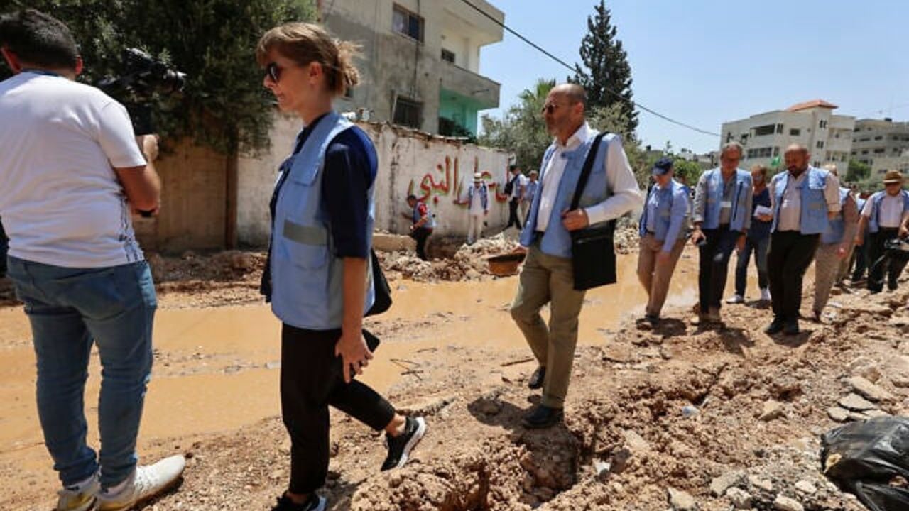 İsrail Cenin’de aralarında Türk heyetinin de bulunduğu diplomatlara kurşun yağdırdı! Saldırıdan kıl payı kurtuldular İsrail Cenin’de aralarında Türk heyetinin de bulunduğu diplomatlara kurşun yağdırdı! Saldırıdan kıl payı kurtuldular