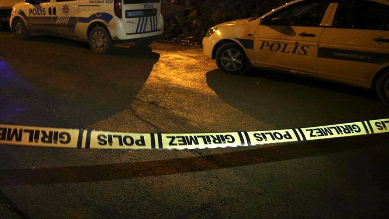 İzmir'de dehşet anları: "Bahçe sınırı" kavgasında 2 ölü İzmir'de dehşet anları: "Bahçe sınırı" kavgasında 2 ölü