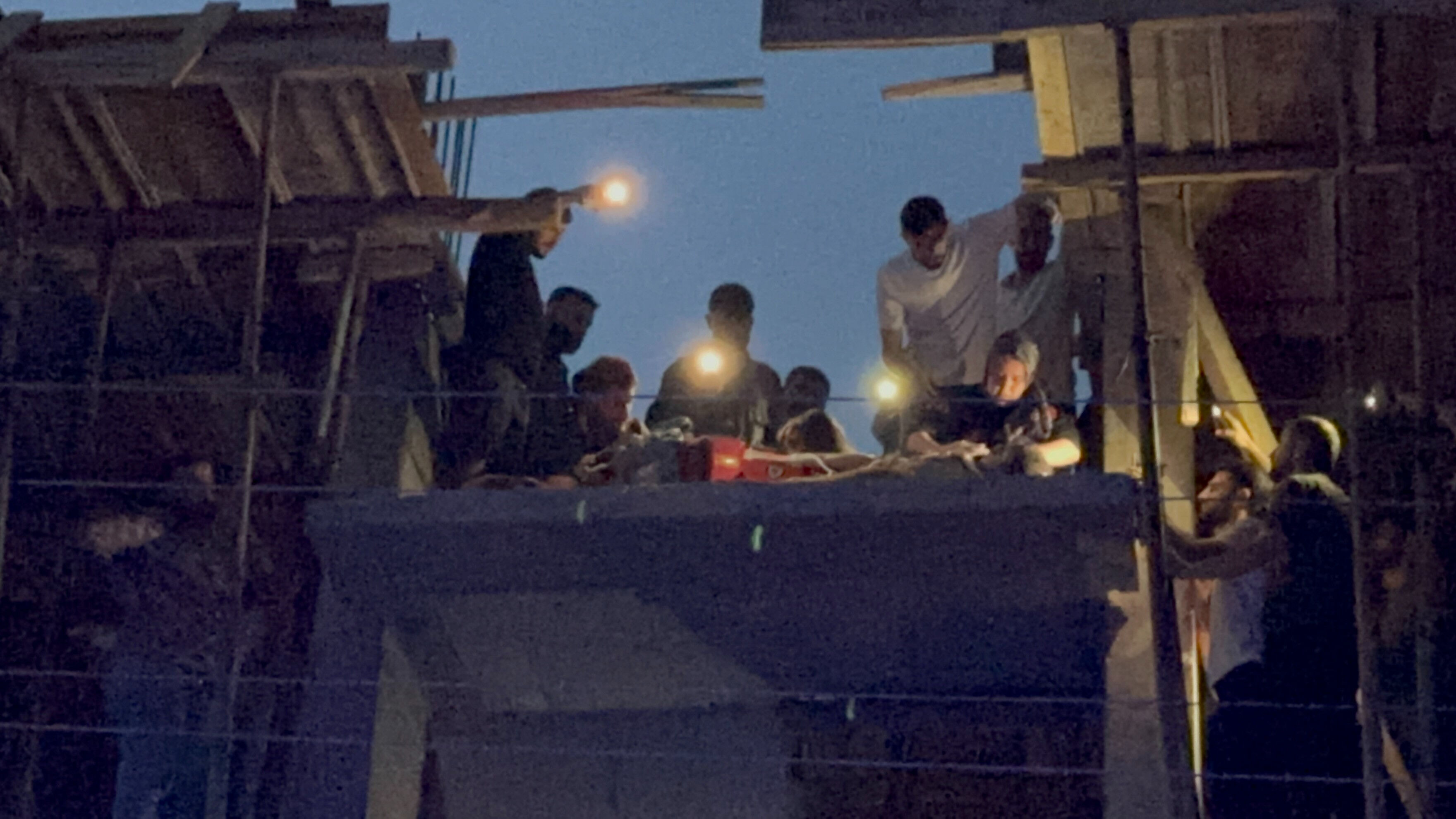 Kendi evinin inşaatında çalışıyordu! Yüksek gerilim hattına temas edince akıma kapılarak hayatını kaybetti - 2. Resim