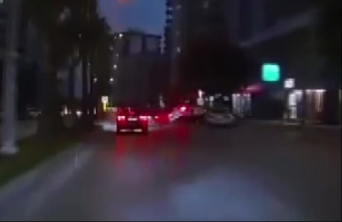 Makas atan otomobil zincirleme facia yaşattı! O anlar kamerada - 2. Resim