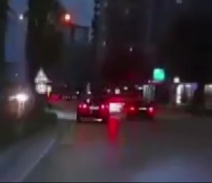 Makas atan otomobil zincirleme facia yaşattı! O anlar kamerada - 1. Resim