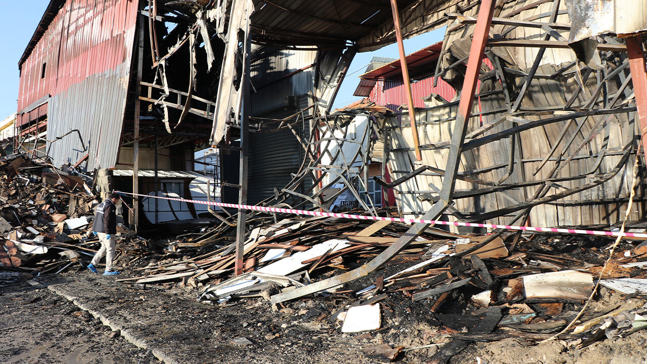 Seke seke 7 milyonluk zarar! Kar maskeli komşu ve doktordan akılalmaz savunma: Türbe ziyaretindeydik - 4. Resim