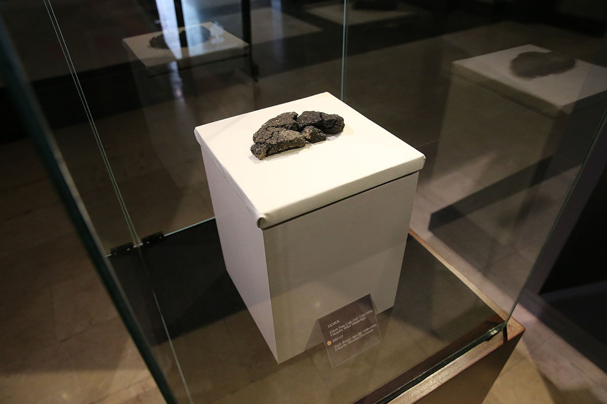 Tam 5 bin yaşında! Görüntüsü taşa benziyor, akademisyenler saatlerce bu ekmeği anlattı - 2. Resim