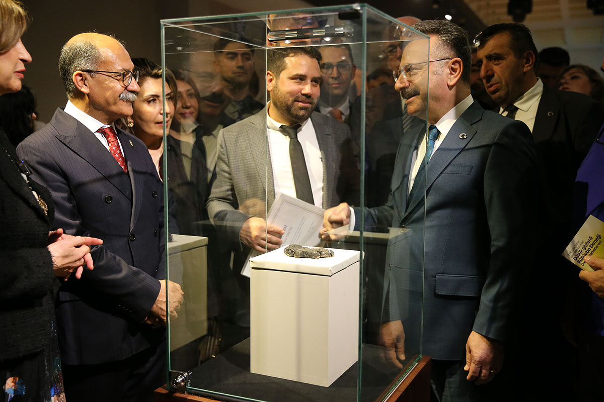 Tam 5 bin yaşında! Görüntüsü taşa benziyor, akademisyenler saatlerce bu ekmeği anlattı - 3. Resim