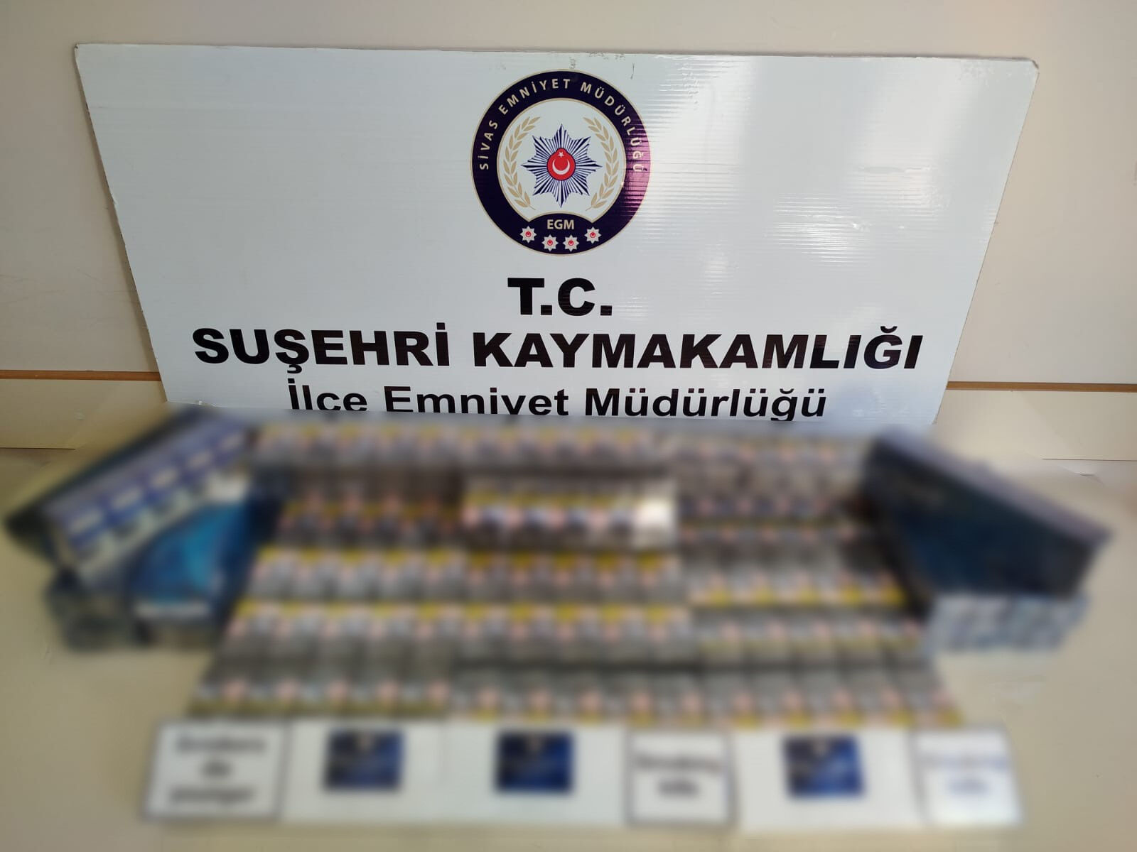 Tırın kapağı açılınca donup kaldılar! Sivas'ta kaçakçılığa geçit yok - 1. Resim