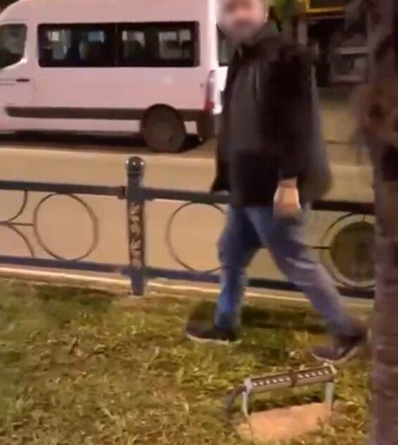 Türk bayrağını yakacaktı, son anda engellendi! Gerçeği öğrenince... - 1. Resim