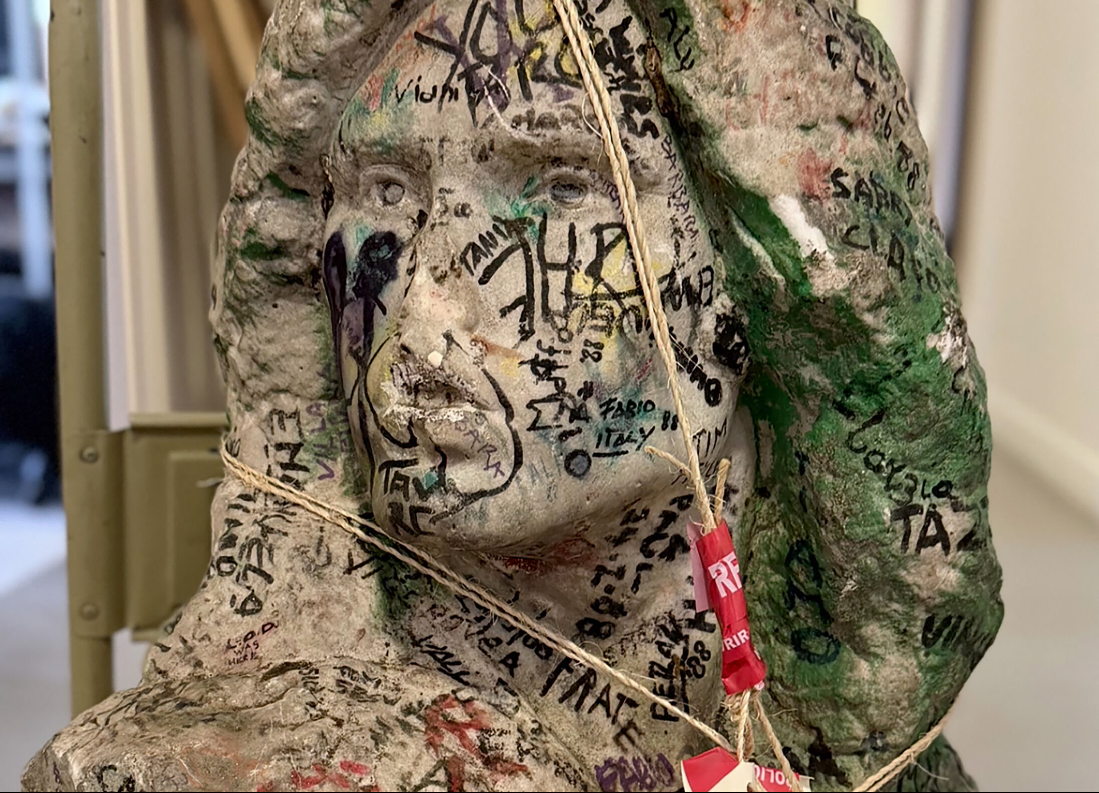 Ünlü şarkıcının mezarından çalınmıştı! 37 yıl sonra bulundu - 1. Resim