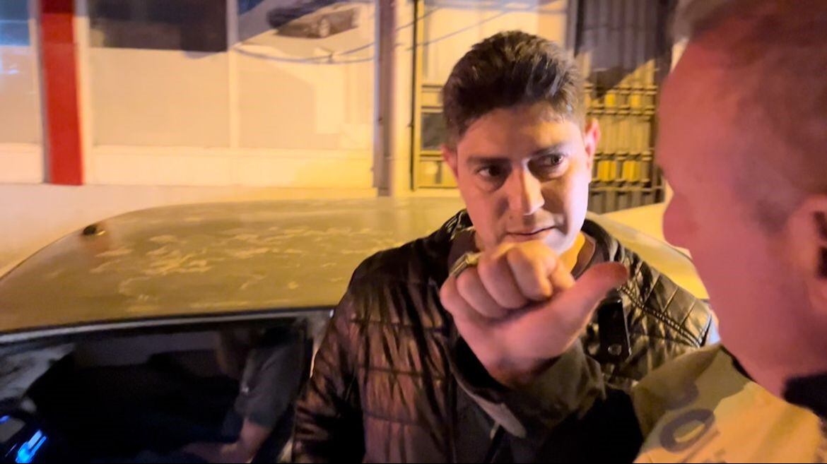 Yakalanan alkollü sürücüden akılalmaz hareket! Polisi bile şaşkına çevirdi - 1. Resim