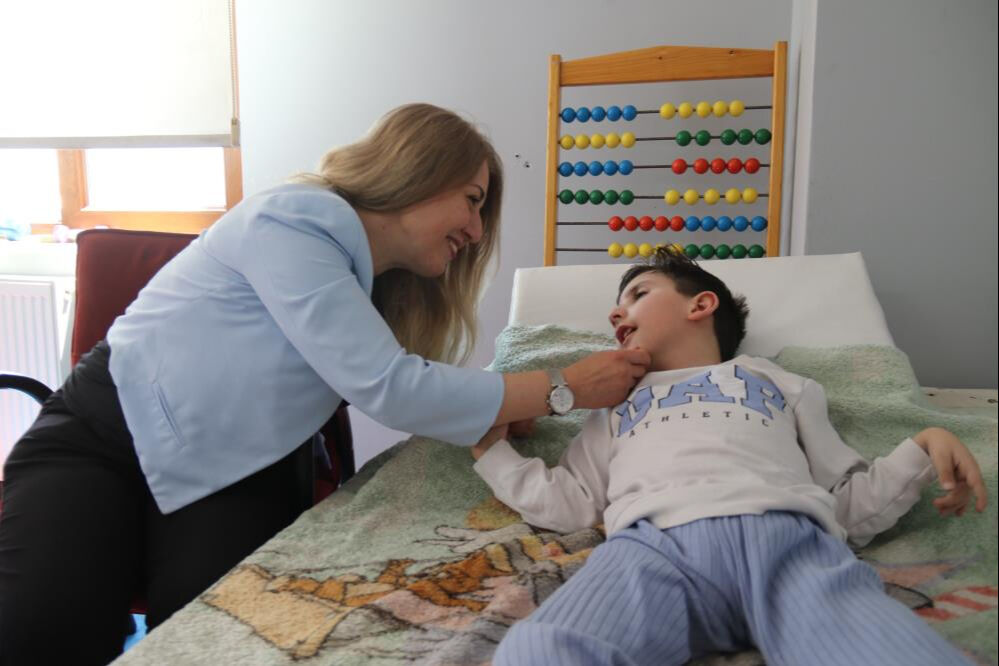 8 yaşındaki Mehmet Emir'in kahreden hikayesi! Bir sinek ısırığı ile bu hale geldi... - 2. Resim