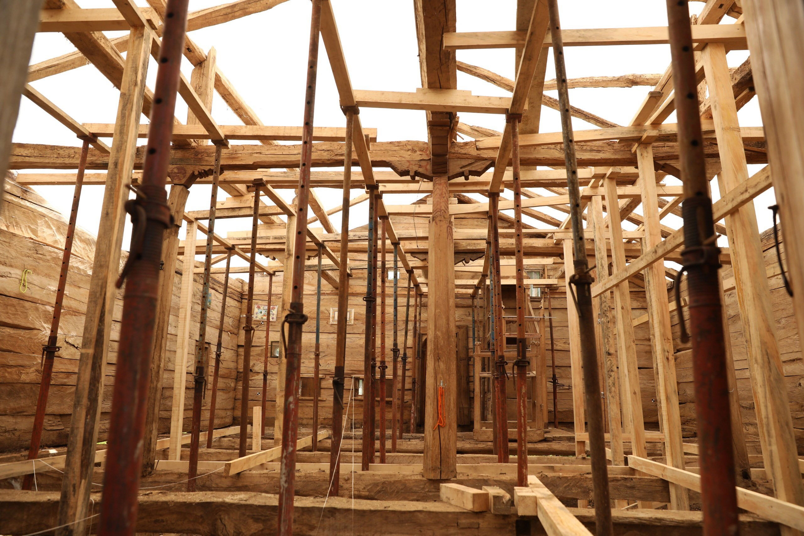 Bu camiyi görenler hayret ediyor... Tek çivi çakılmadan 800 senedir ayakta! - 2. Resim