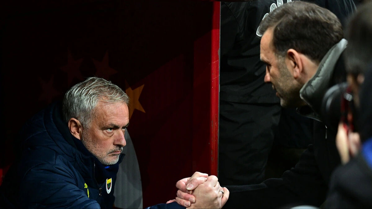 Buruk şah, Mourinho mat! Okan Buruk'un kadro tercihi ön plana çıktı - 2. Resim