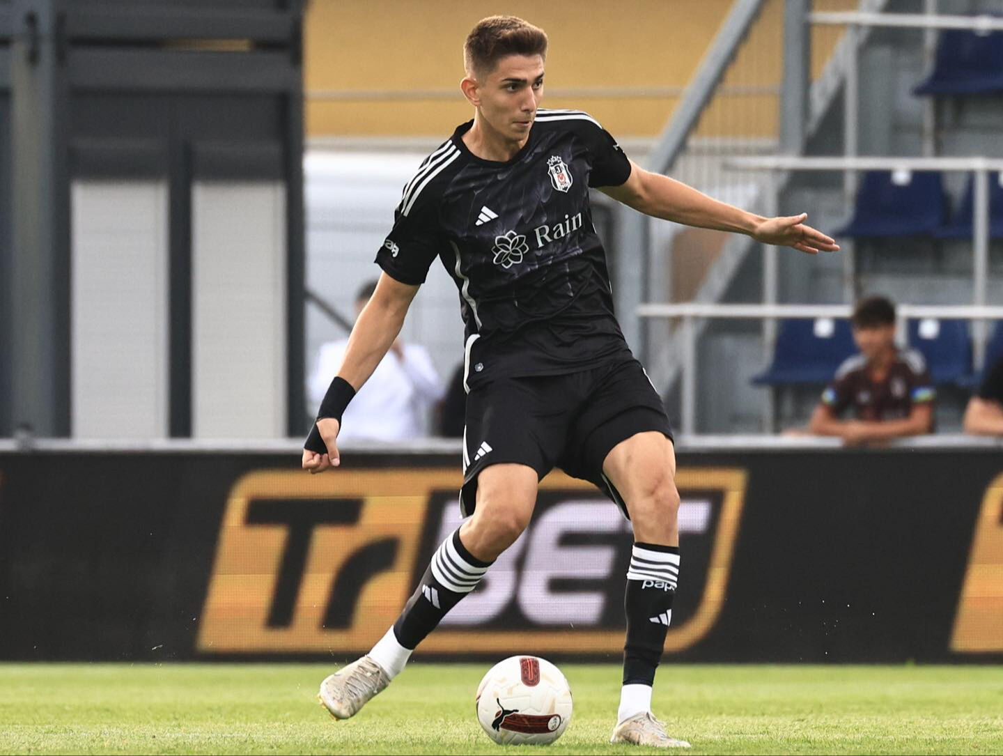 Demir Ege Tıknaz Avrupa devlerini peşine taktı! - 3. Resim