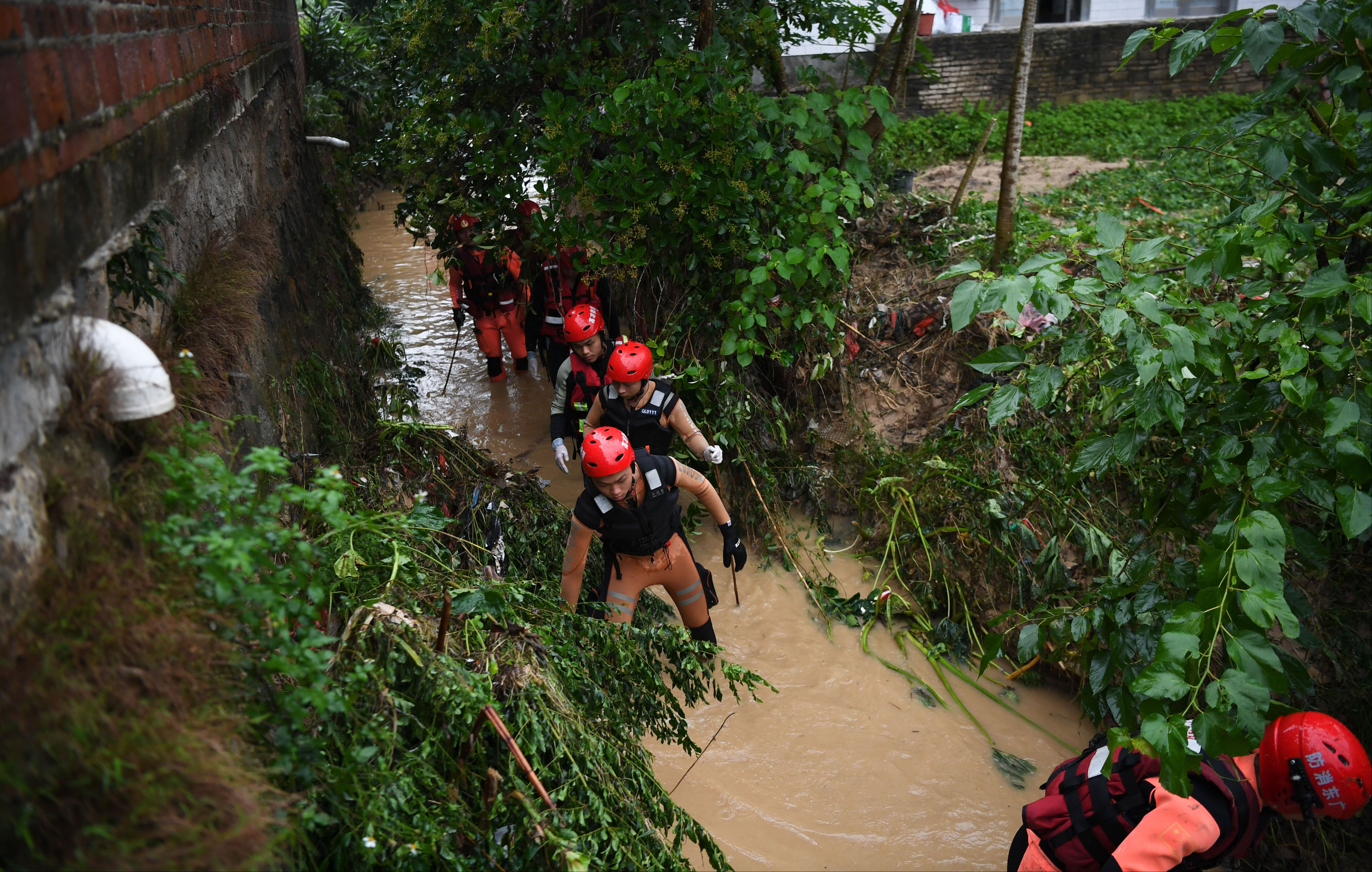 Her yıl şiddetli yağışlar yüzlerce can alıyor! Heyelan vurdu, çok sayıda ölü ve kayıp var - 2. Resim