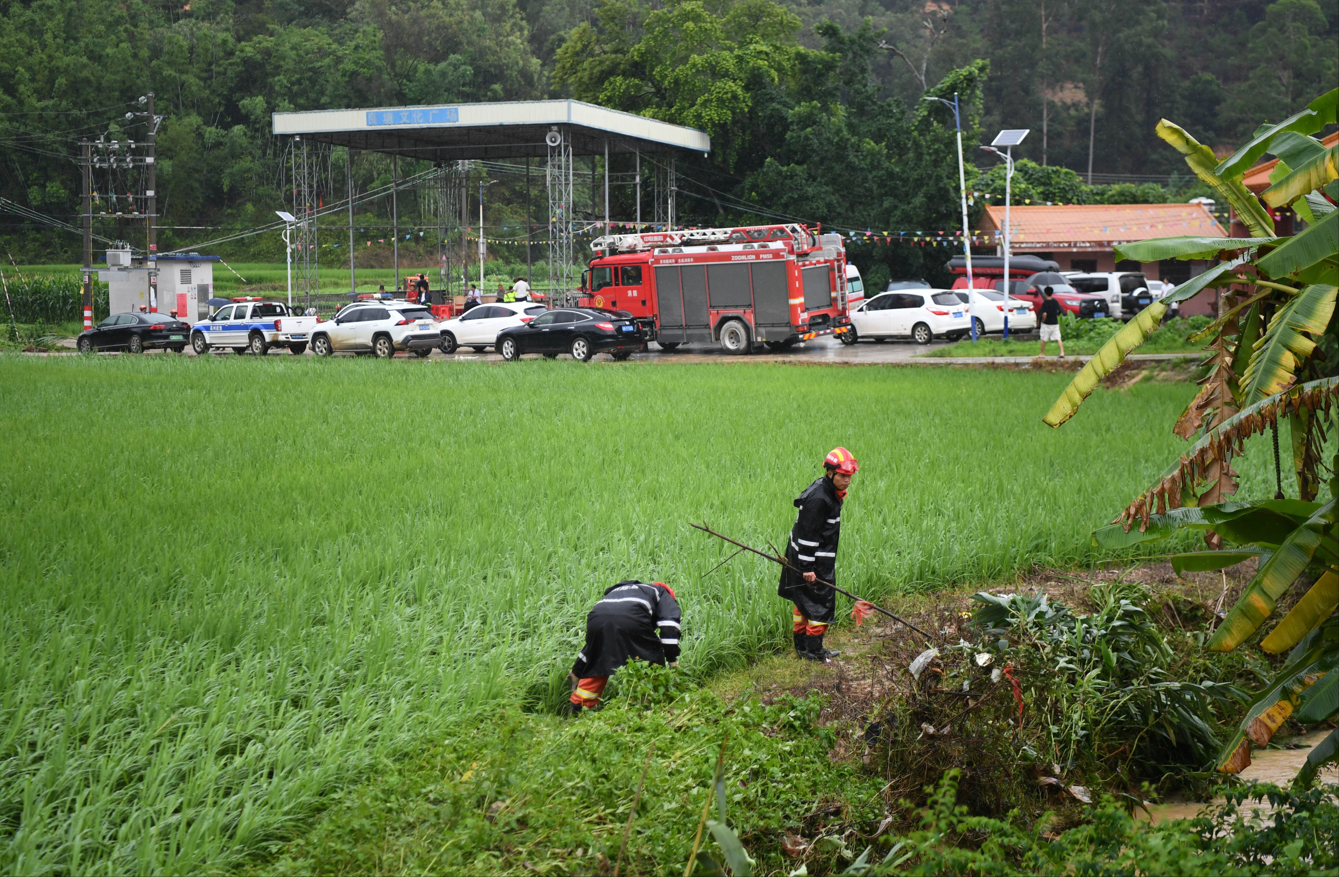 Her yıl şiddetli yağışlar yüzlerce can alıyor! Heyelan vurdu, çok sayıda ölü ve kayıp var - 1. Resim