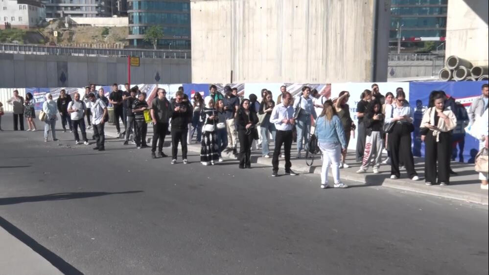 İstanbul'da otobüs şoförleri kontak kapattı! Binlerce sefer iptal, insanlar ise mağdur oldu - 1. Resim