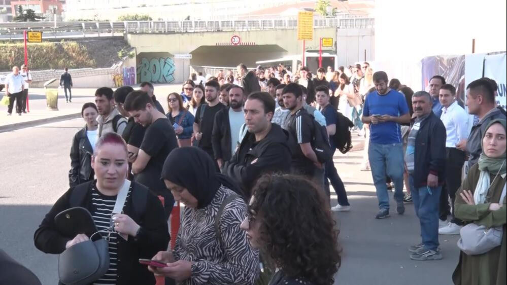 İstanbul'da otobüs şoförleri kontak kapattı! Binlerce sefer iptal, insanlar ise mağdur oldu - 3. Resim