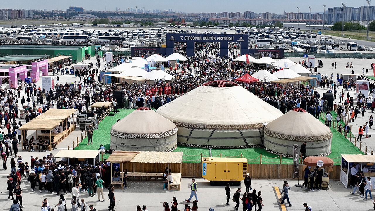 Kimi amuda kalktı, kimi kule yaptı... Heyecan dolu açılışıyla nefes kesti! Etnospor Kültür Festivali başladı - 5. Resim
