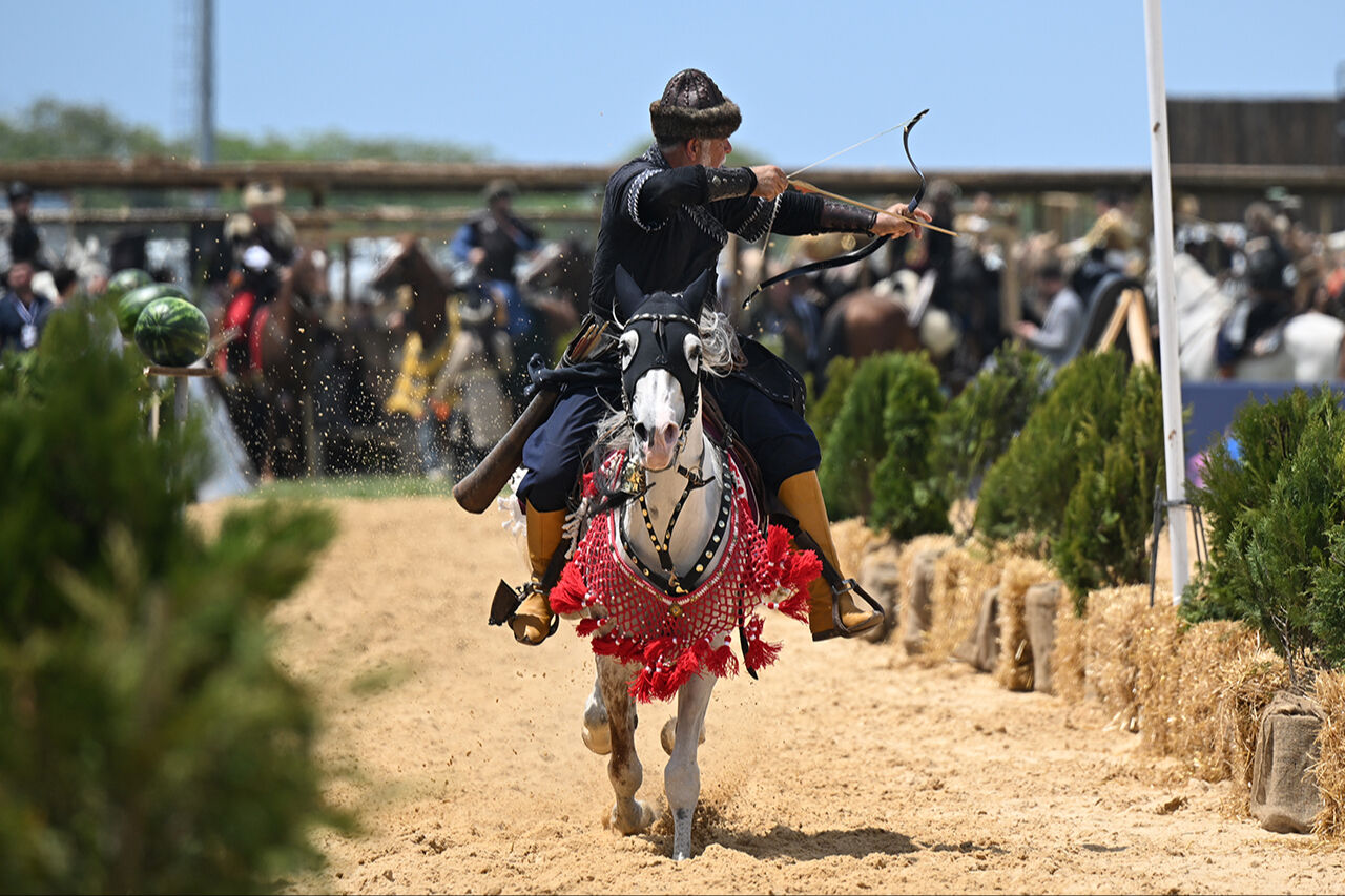 Kimi amuda kalktı, kimi kule yaptı... Heyecan dolu açılışıyla nefes kesti! Etnospor Kültür Festivali başladı - 20. Resim