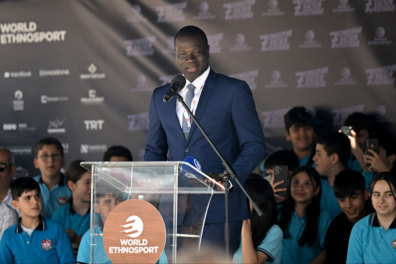 Kimi amuda kalktı, kimi kule yaptı... Heyecan dolu açılışıyla nefes kesti! Etnospor Kültür Festivali başladı - 4. Resim