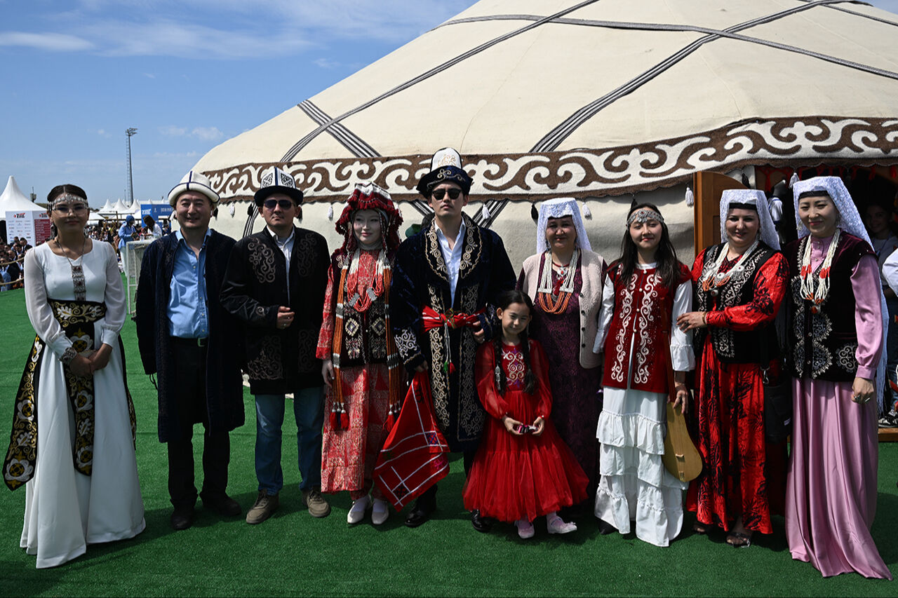 Kimi amuda kalktı, kimi kule yaptı... Heyecan dolu açılışıyla nefes kesti! Etnospor Kültür Festivali başladı - 8. Resim