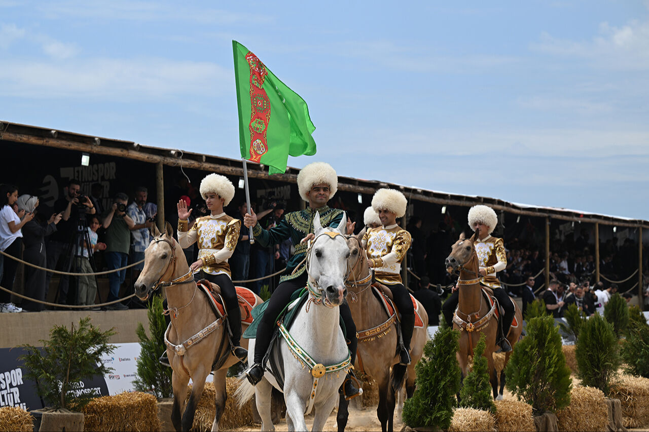 Kimi amuda kalktı, kimi kule yaptı... Heyecan dolu açılışıyla nefes kesti! Etnospor Kültür Festivali başladı - 11. Resim