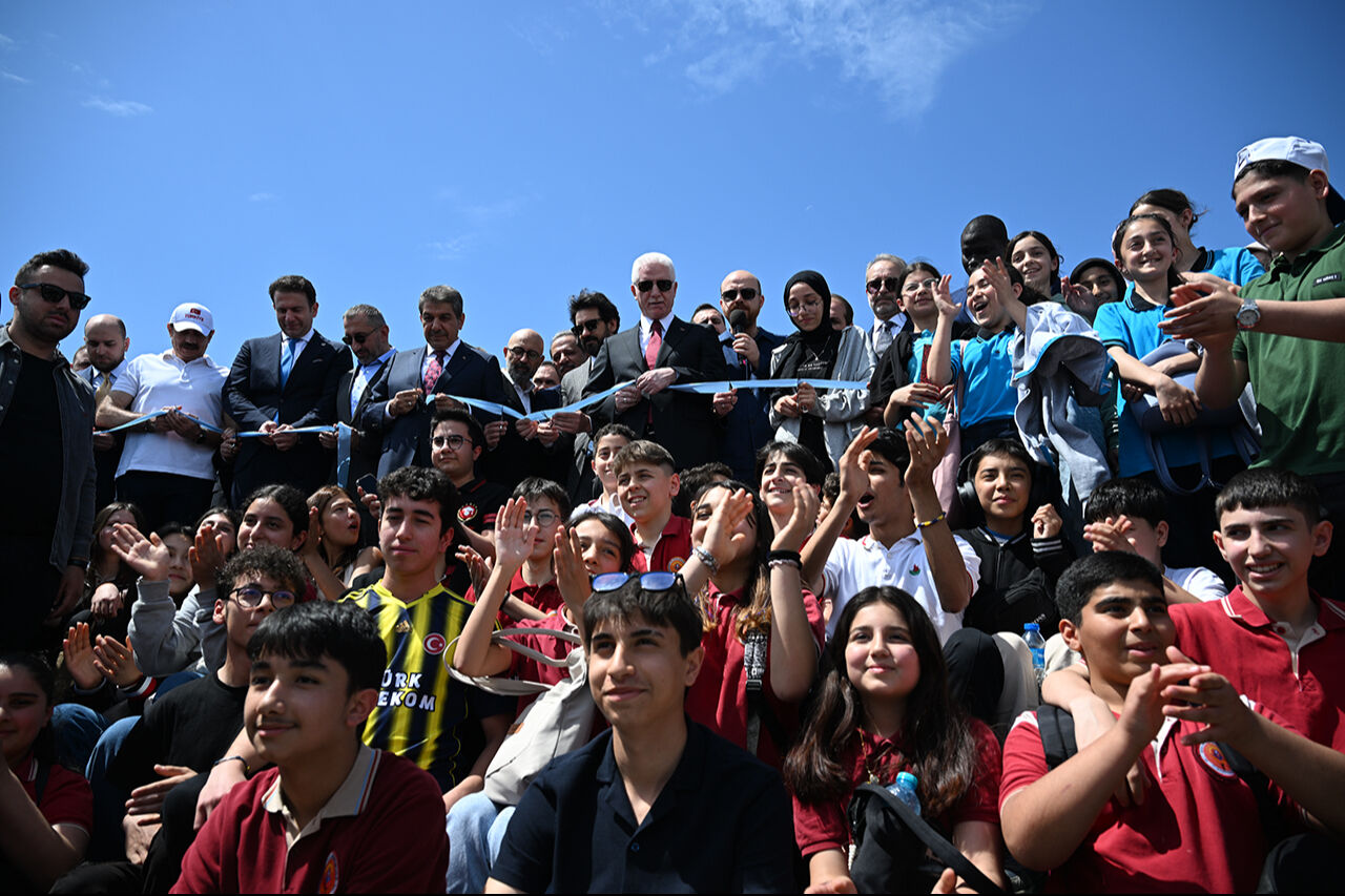 Kimi amuda kalktı, kimi kule yaptı... Heyecan dolu açılışıyla nefes kesti! Etnospor Kültür Festivali başladı - 1. Resim