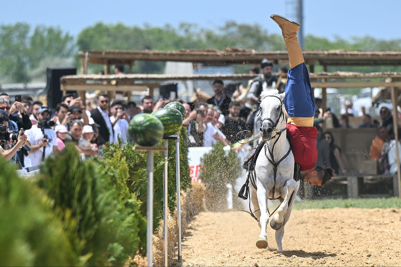 Kimi amuda kalktı, kimi kule yaptı... Heyecan dolu açılışıyla nefes kesti! Etnospor Kültür Festivali başladı - 18. Resim