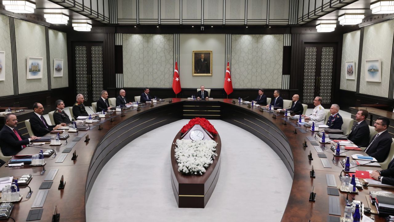 Terör örgütü PKK'nın feshi sonrası ilk MGK! 'Terörsüz Türkiye' yolunda net kararlar alındı - Gündem