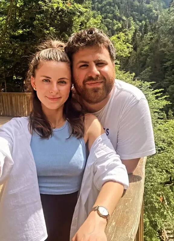 Murat Aci&rsquo;nin eşi &ldquo;Zararım karşılandı&rdquo; deyip şik&acirc;yetini geri &ccedil;ekti! Babası gelinine tepki g&ouml;sterdi: O paraların i&ccedil;erisinde boğulsun - 5. Resim