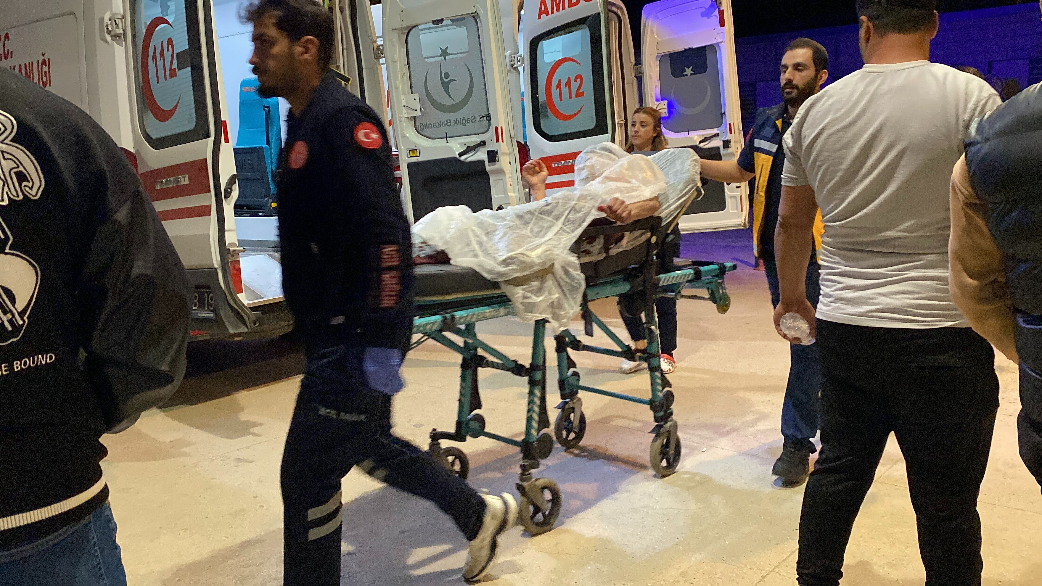 Parkta dehşet anları!’ 'Lazer tutma' kavgasında kan aktı - 2. Resim