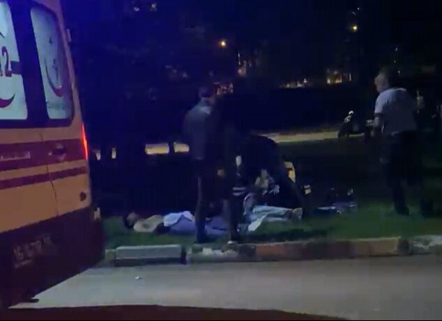 Parkta dehşet anları!’ 'Lazer tutma' kavgasında kan aktı - 1. Resim