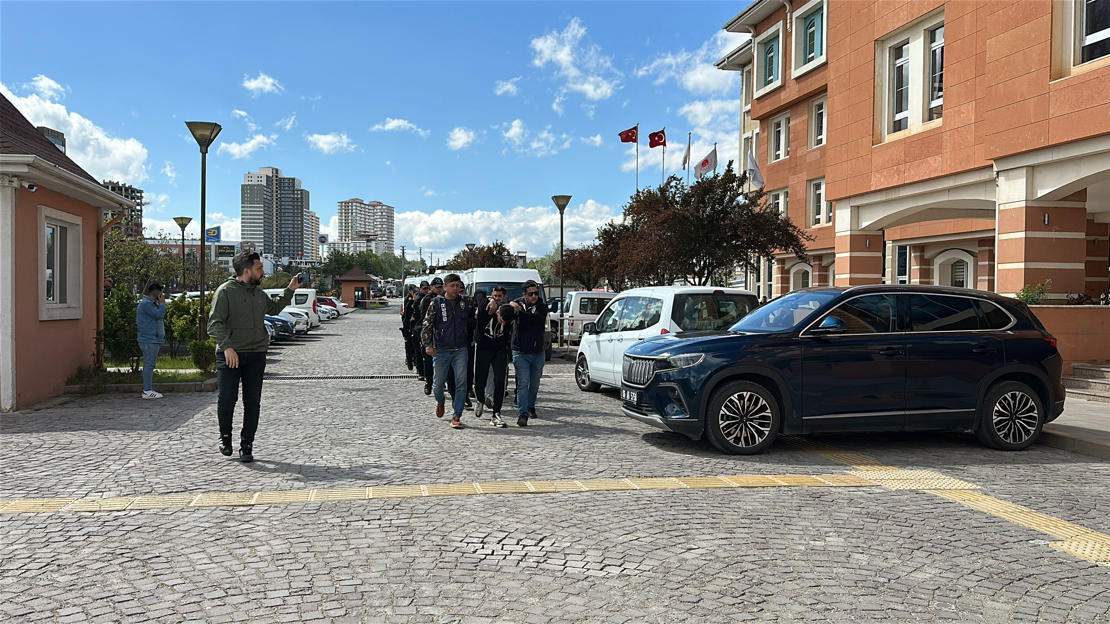 SIM kart çetenin sonu oldu! Milyonlarca liralık vurgun yapan şebeke böyle çökertildi - 2. Resim