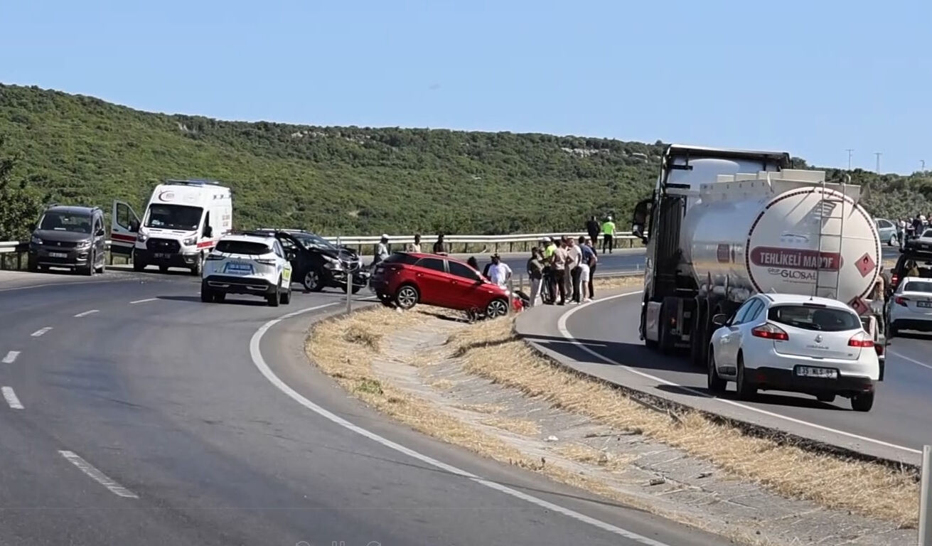 Tankerden dökülen yağ faciaya neden oldu! 5 araç birbirine girdi, çok sayıda yaralı var - 3. Resim