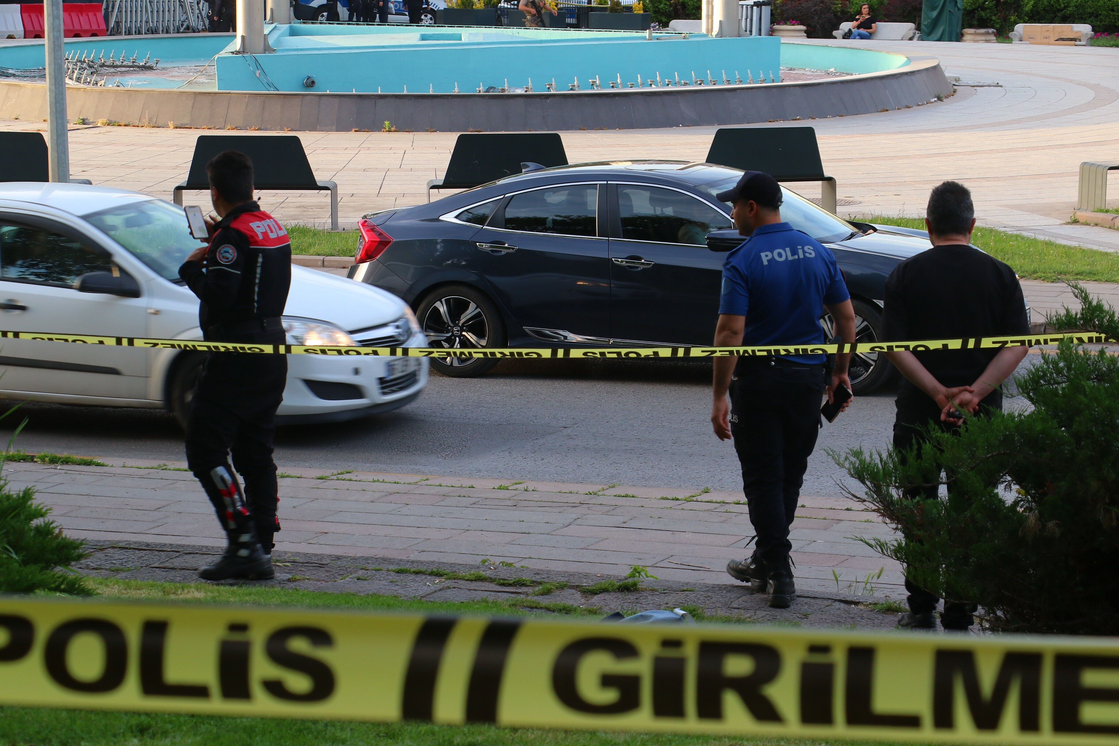 TBMM önünde silah sesleri! Defalarca kez ateş açtı TBMM önünde silah sesleri! Defalarca kez ateş açtı - 2. Resim