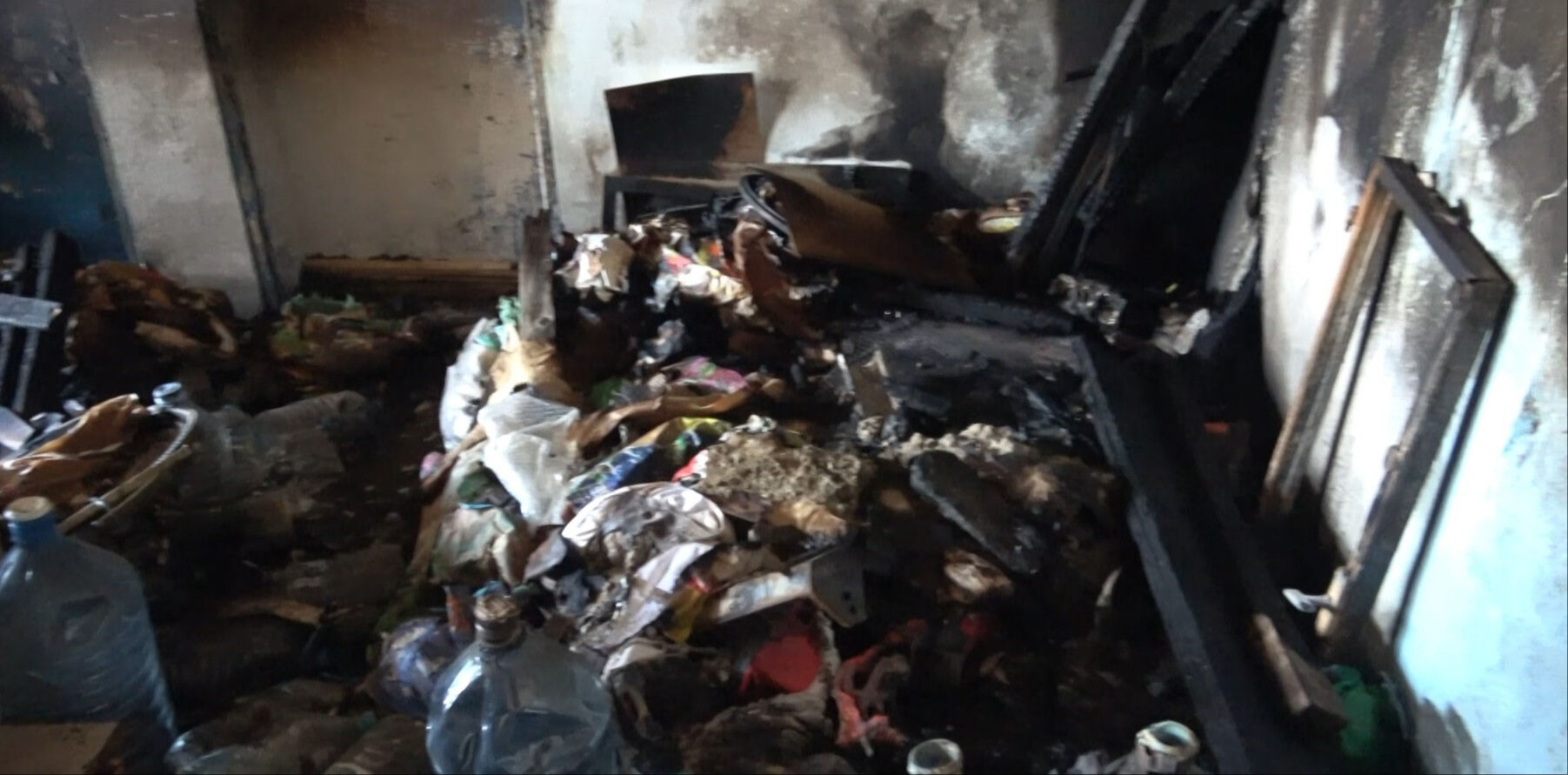 Yalnız yaşayan adam kendini ateşe attı, sebebi ekipleri duygulandı! Balıkesir'deki yangında yeni detaylar ortaya çıktı - 5. Resim