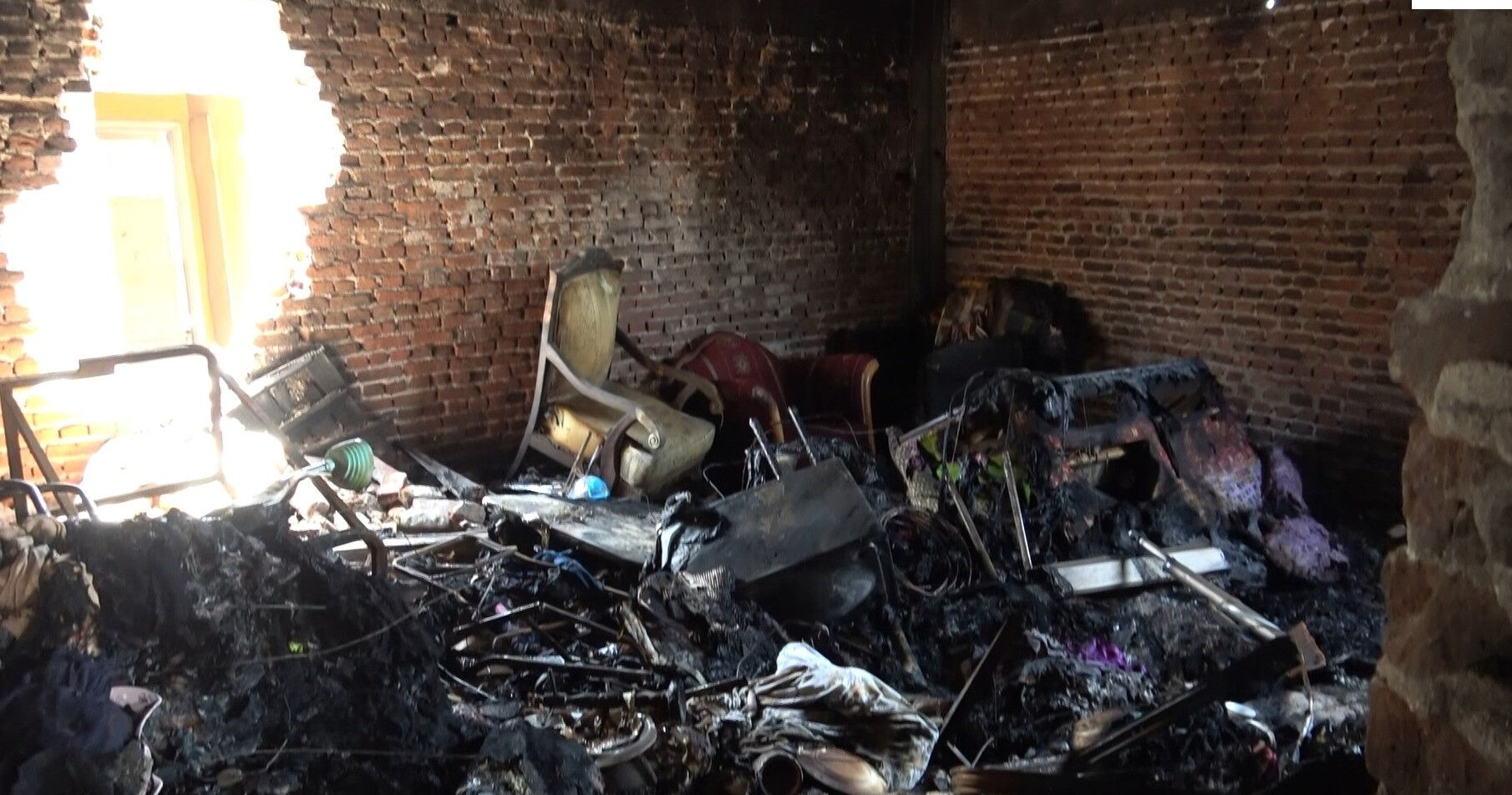 Yalnız yaşayan adam kendini ateşe attı, sebebi ekipleri duygulandı! Balıkesir'deki yangında yeni detaylar ortaya çıktı - 4. Resim