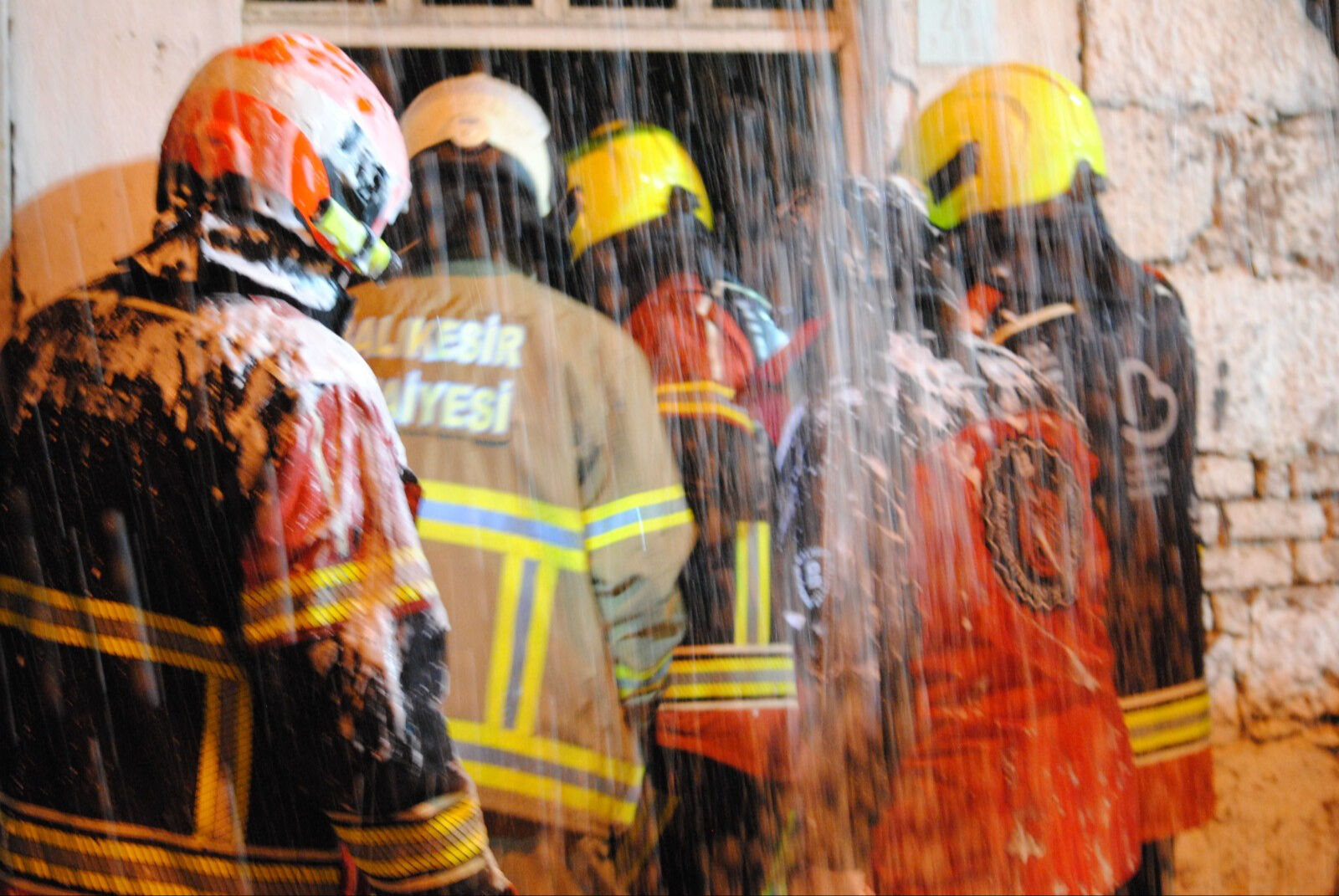 Yalnız yaşayan adam kendini ateşe attı, sebebi ekipleri duygulandı! Balıkesir'deki yangında yeni detaylar ortaya çıktı - 3. Resim