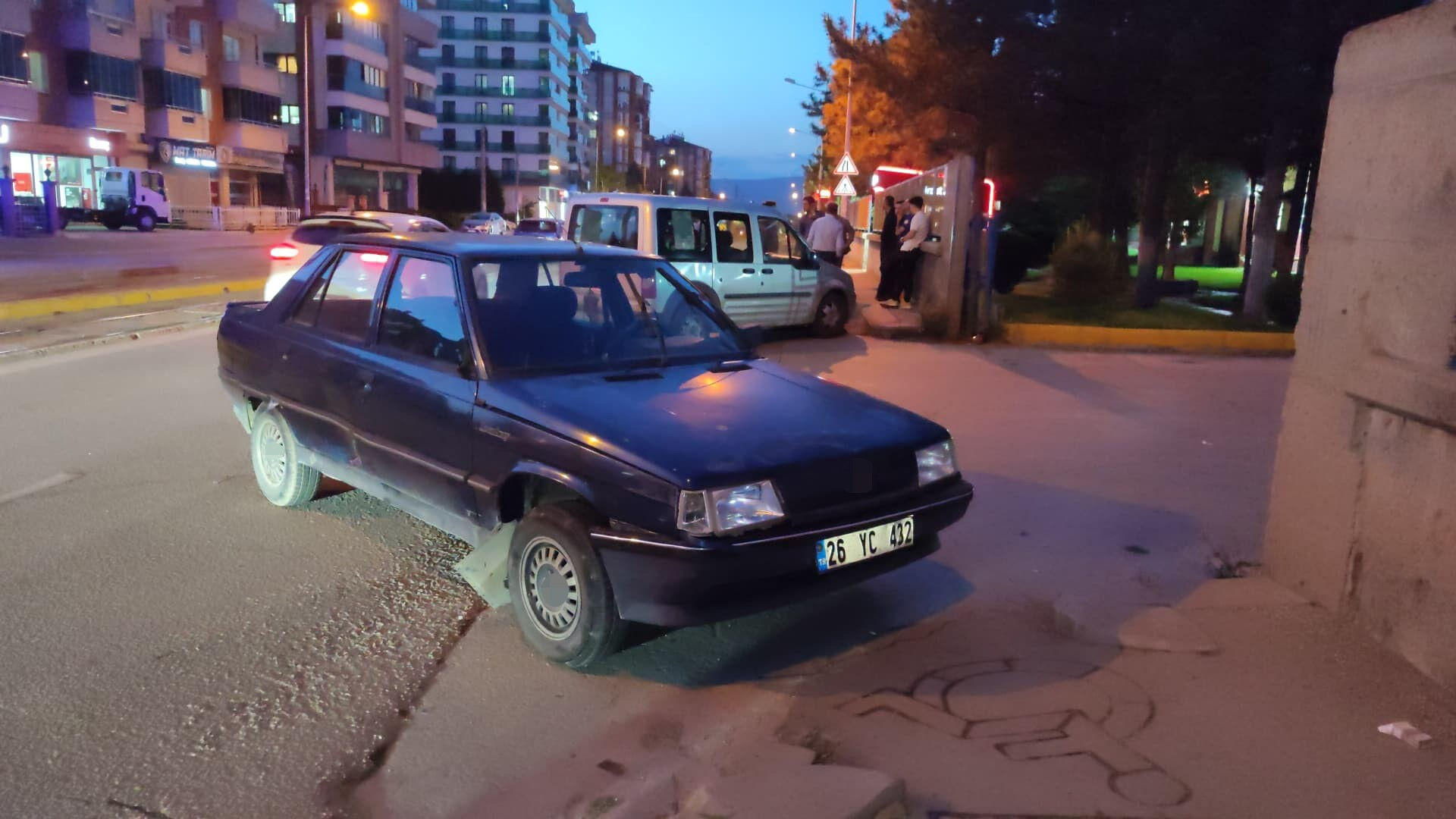 Baba, kaza yapıp kaçan alkollü oğluna ateş püskürdü: Boy var, akıl yok - 2. Resim